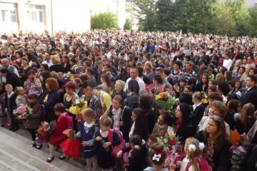 Aproape 120.000 de preșcolari și elevi suceveni revin astăzi în bănci