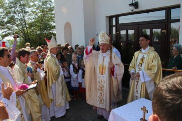 Cardinalul Kazimierz Nycz a sfințit biserica din Moara