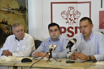 Președintele PSD Suceava, senatorul Ioan Stan, ministrul Transporturilor, Alexandru Răzvan Cuc, și ministrul Economiei, Mihai Fifor