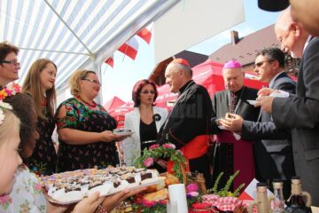 Invitații au vizitat standul comunității din Suceava