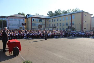 Primarul Sucevei a participat la deschiderea de an școlar la 14 unități de învățământ