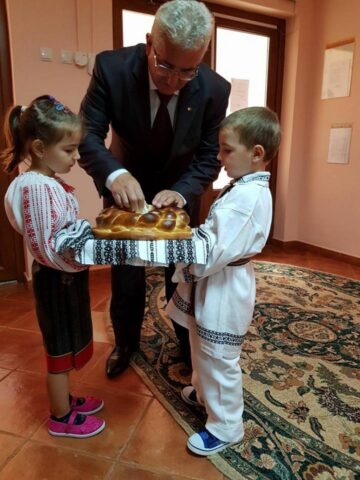 Primarul Sucevei a participat la deschiderea de an școlar la 14 unități de învățământ