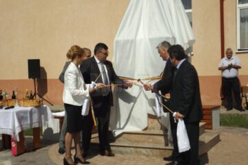 Dezvelirea bustului lui Ștefan cel Mare, la Liceul Tehnologic Cajvana