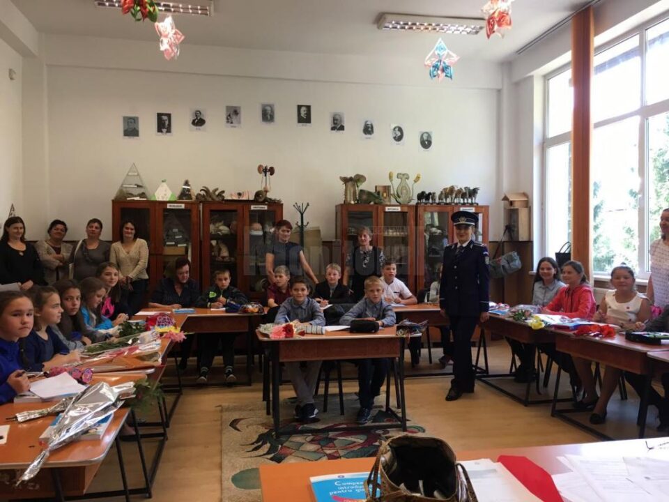 Peste 100 de polițiști au asigurat marți ordinea în zona unităților de învățământ