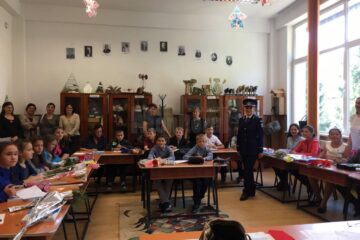 Peste 100 de polițiști au asigurat marți ordinea în zona unităților de învățământ