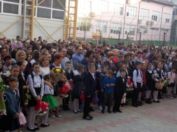 Primarul Sucevei a participat la deschiderea de an școlar la 14 unități de învățământ