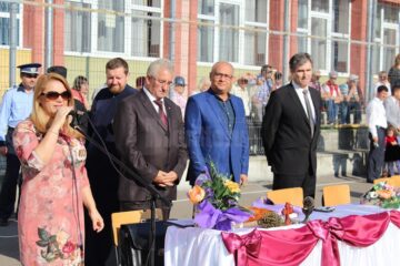 Primarul Sucevei a participat la deschiderea de an școlar la 14 unități de învățământ