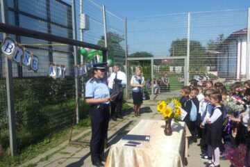 Peste 400 de polițiști au participat, ieri, la festivitățile de deschidere a noului an școlar, pe raza județului Suceava