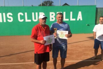 Viorel Negru, în dreapta imaginii, alături de botoșăneanul Mihai Nistorică