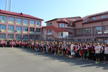 Primarul Sucevei a participat la deschiderea de an școlar la 14 unități de învățământ