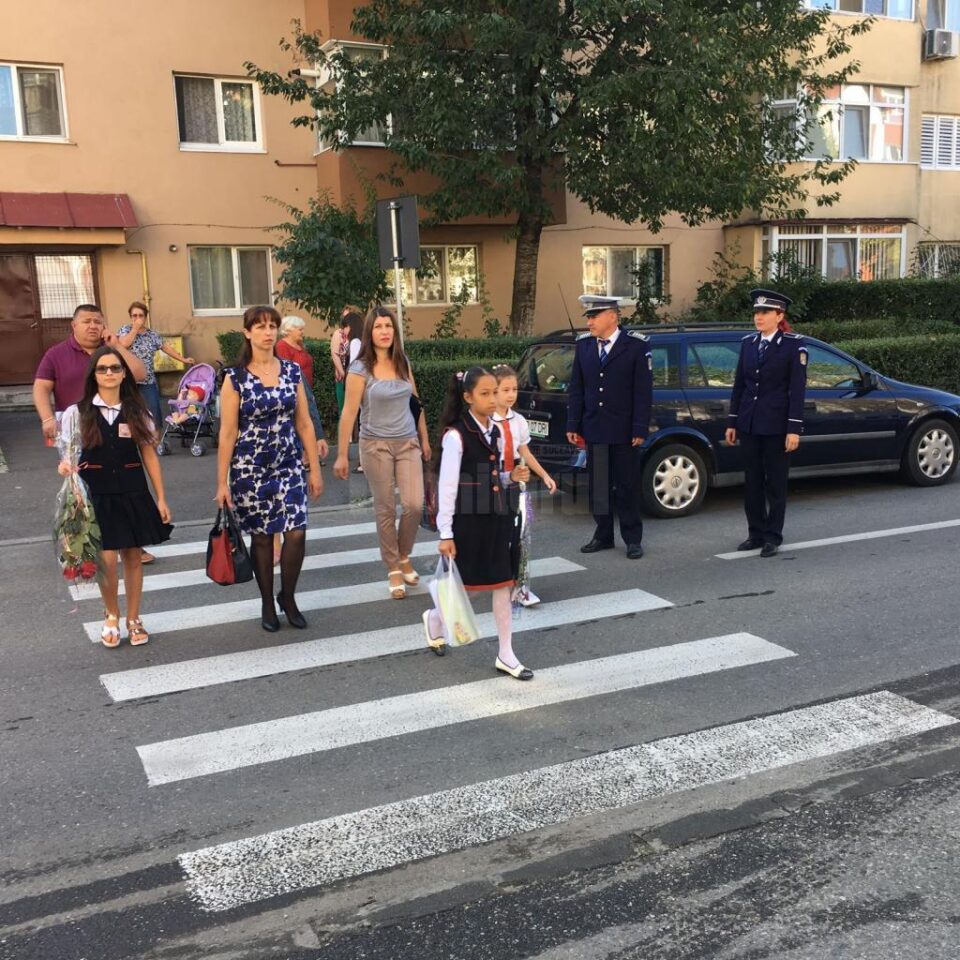 Peste 100 de polițiști au asigurat marți ordinea în zona unităților de învățământ