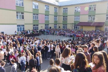 Festivitatea de la Colegiul „Mihai Eminescu” s-a desfășurat într-un climat dominat de bună dispoziție