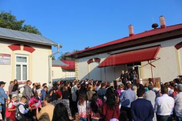 Primarul Sucevei a participat la deschiderea de an școlar la 14 unități de învățământ