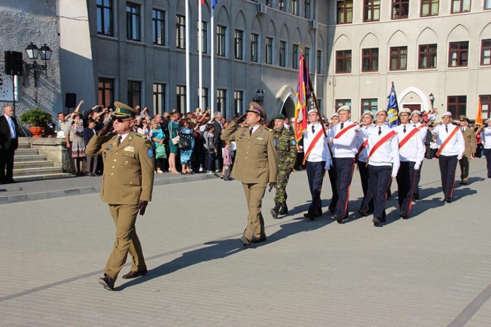 Elevii Colegiului Național Militar au retrăit cu emoție începutul de an școlar Foto: Laurențiu Sbiera Elevii Colegiului Național Militar au retrăit cu emoție începutul de an școlar Foto: Laurențiu Sbiera