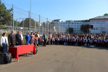 Primarul Sucevei a participat la deschiderea de an școlar la 14 unități de învățământ