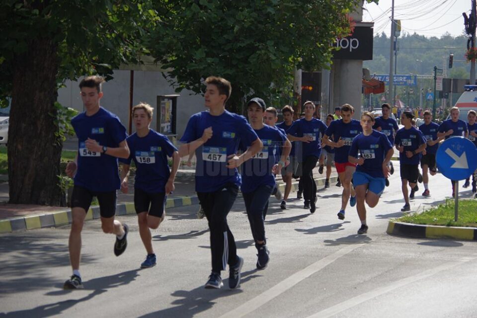 Peste 400 de persoane au participat activ la ediția a treia a Crosului Sucevei