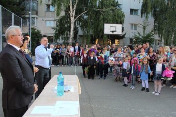 Primarul Sucevei a participat la deschiderea de an școlar la 14 unități de învățământ