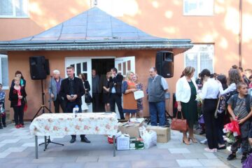 Cărțile donate au fost aduse și predate cu ocazia începerii noului an școlar