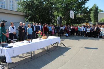 Primarul Sucevei a participat la deschiderea de an școlar la 14 unități de învățământ