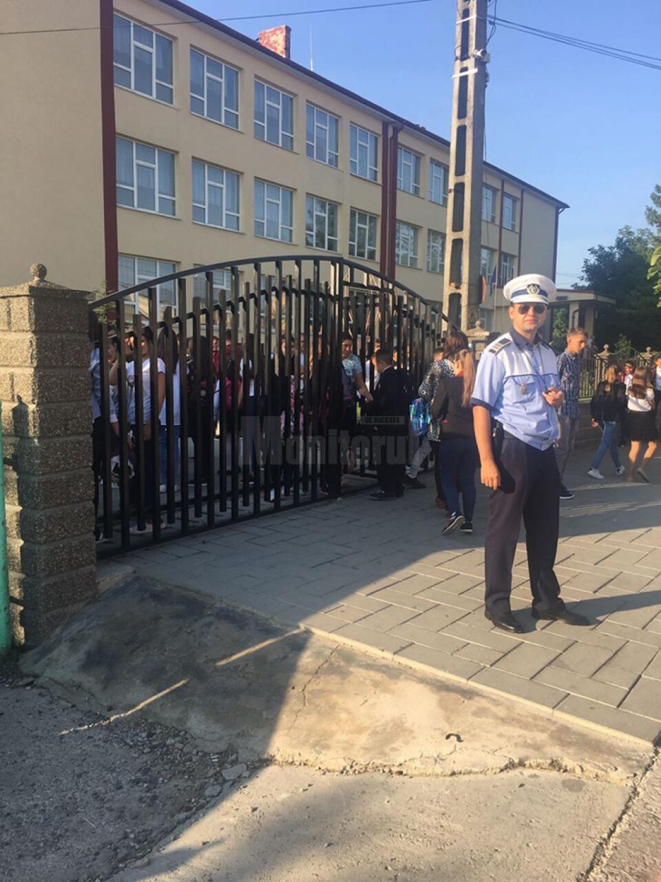 Poliția începe anul școlar cu mai multe patrule și cu microbuze școlare controlate în trafic