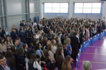 Proaspăt absolvent al Universității Oxford, laureat cu Diploma și Placheta de onoare a Colegiului „Ștefan cel Mare”