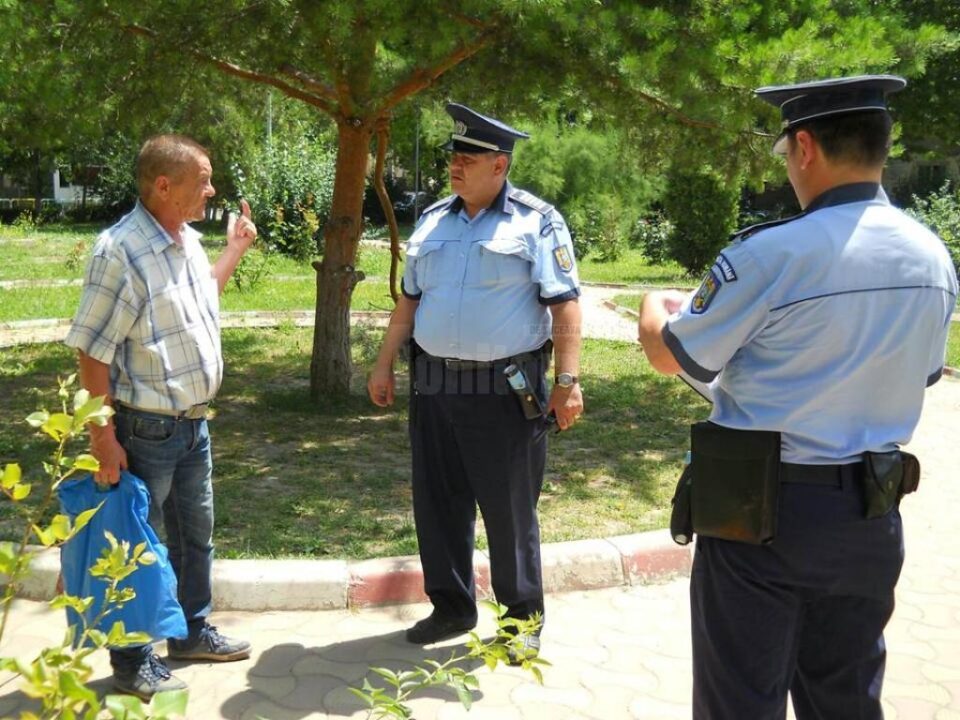 Polițiștii au purtat discuții cu cetățenii în vederea responsabilizării și informării acestora în vederea reducerii riscului victimal