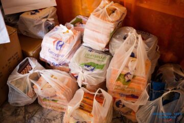 Prima transa de rechizite din donatii a ajuns la copiii parintelui Negrea 3