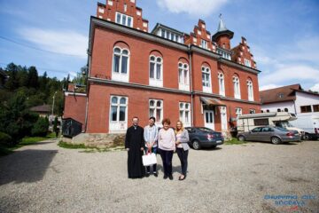 Copiii îngrijiți la Casa Vladimir au primit o primă tranșă de rechizite, chiar înainte de începerea școlii