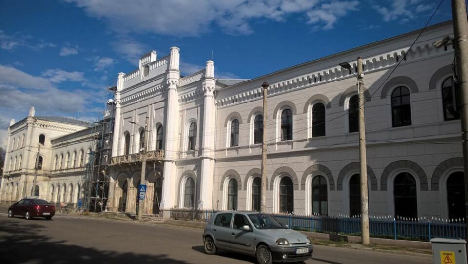 Clădirea Gării Ițcani are deja cu totul alt aspect