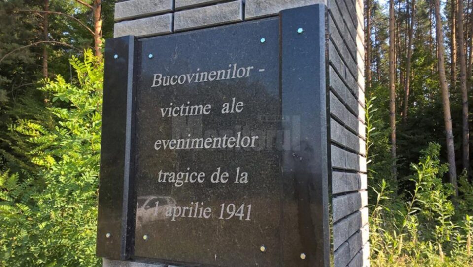 Placa comemorativă de la Fântana Albă