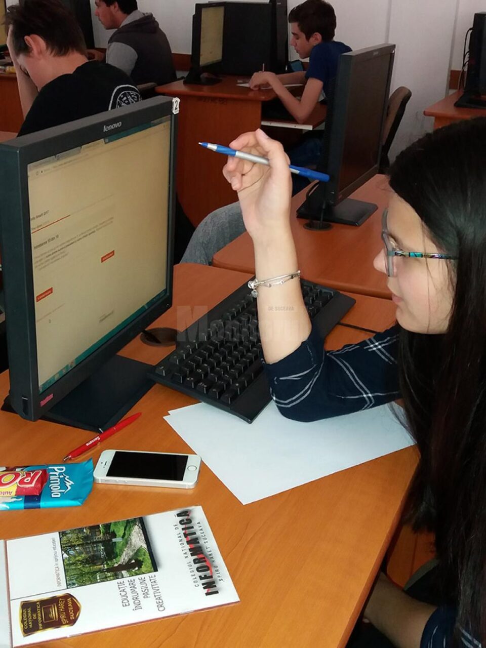 Elevii suceveni pasionați de informatică au ocazia să aprofundeze materia
