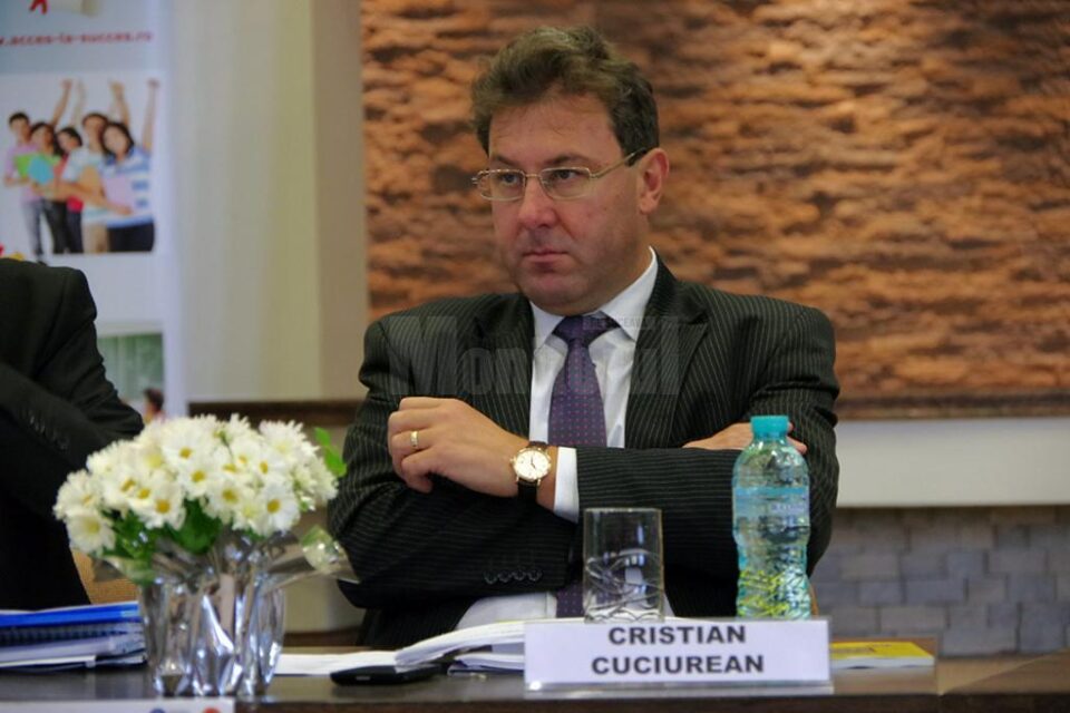 Cristian Cuciurean, inspector școlar adjunct: "Este normal ca orice elev să fie admis la liceu cu minim 5"