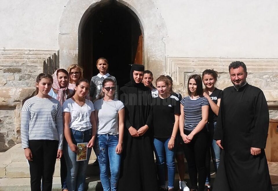 Excursie catehetică organizată pentru tinere instituționalizate
