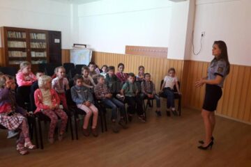 Polițiștii specialiști în prevenire le-au vorbit copiilor despre discriminarea între colegi
