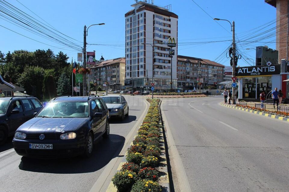 4.000 de ghivece cu crizanteme vor înfrumuseța străzile Sucevei