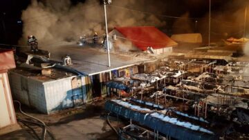 Incendiul s-a extins și a făcut pagube importante
