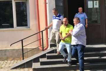 Remus Stan a fost reținut sub acuzațiile de lipsire de libertate, violare de domiciliu, lovire și amenințare