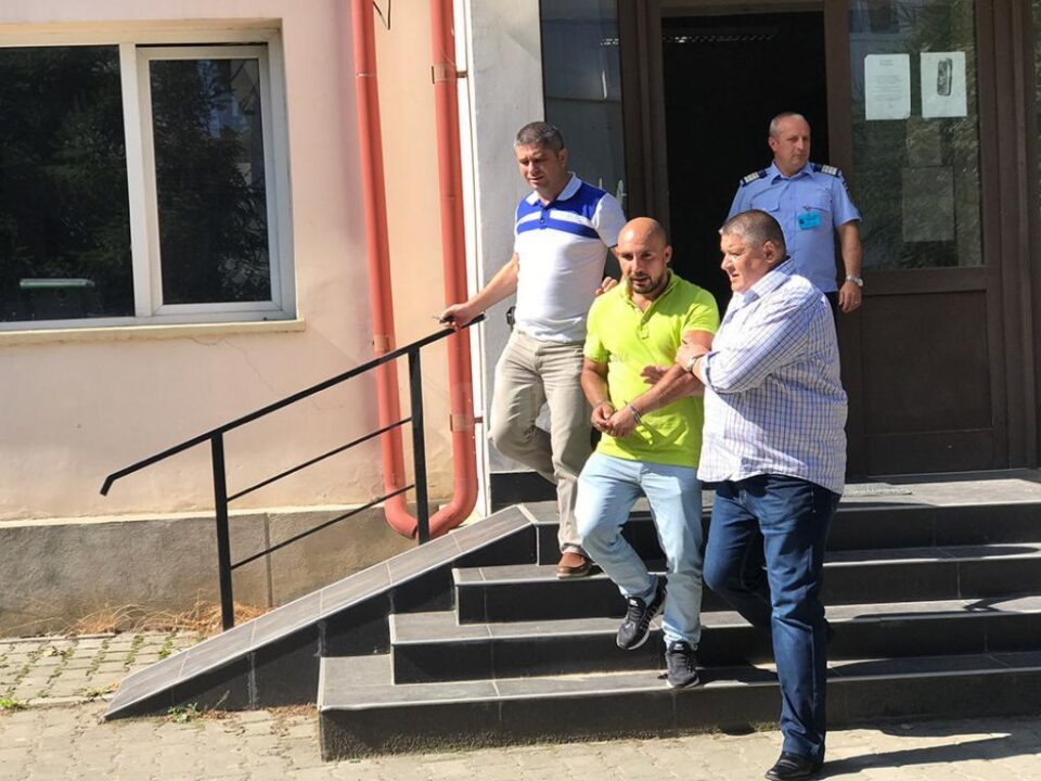 Remus Stan a fost reținut sub acuzațiile de lipsire de libertate, violare de domiciliu, lovire și amenințare Remus Stan a fost reținut sub acuzațiile de lipsire de libertate, violare de domiciliu, lovire și amenințare