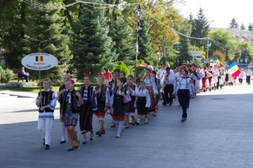 Festivalul Internațional de Folclor „Friedrich Schwartz”, ediția a IV-a, a debutat ieri cu Parada Portului Popular