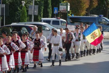 Festivalul Internațional de Folclor „Friedrich Schwartz”, ediția a IV-a, a debutat ieri cu Parada Portului Popular