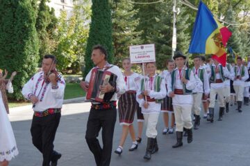 Festivalul Internațional de Folclor „Friedrich Schwartz”, ediția a IV-a, a debutat ieri cu Parada Portului Popular