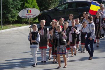 Festivalul Internațional de Folclor „Friedrich Schwartz”, ediția a IV-a, a debutat ieri cu Parada Portului Popular