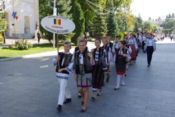 Festivalul Internațional de Folclor „Friedrich Schwartz”, ediția a IV-a, a debutat ieri cu Parada Portului Popular