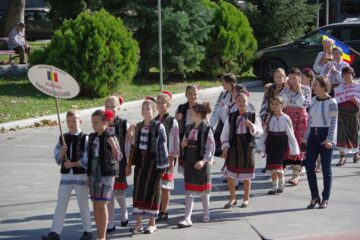 Festivalul Internațional de Folclor „Friedrich Schwartz”, ediția a IV-a, a debutat ieri cu Parada Portului Popular
