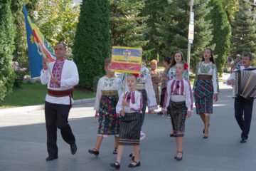 Festivalul Internațional de Folclor „Friedrich Schwartz”, ediția a IV-a, a debutat ieri cu Parada Portului Popular