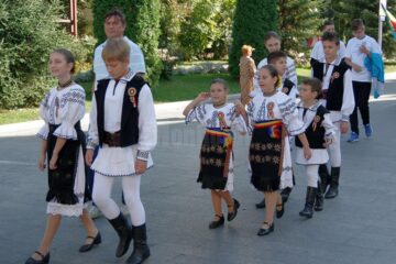 Festivalul Internațional de Folclor „Friedrich Schwartz”, ediția a IV-a, a debutat ieri cu Parada Portului Popular