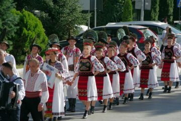 Festivalul Internațional de Folclor „Friedrich Schwartz”, ediția a IV-a, a debutat ieri cu Parada Portului Popular