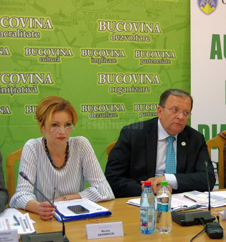 Prefectul Mirela Adomnicăi și președintele CJ Suceava,Gheorghe Flutur Prefectul Mirela Adomnicăi și președintele CJ Suceava,Gheorghe Flutur