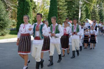 Festivalul Internațional de Folclor „Friedrich Schwartz”, ediția a IV-a, a debutat ieri cu Parada Portului Popular