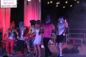 Hohote de râs și valuri de aplauze, la premiera piesei de teatru „D’ale Carnavalului”
